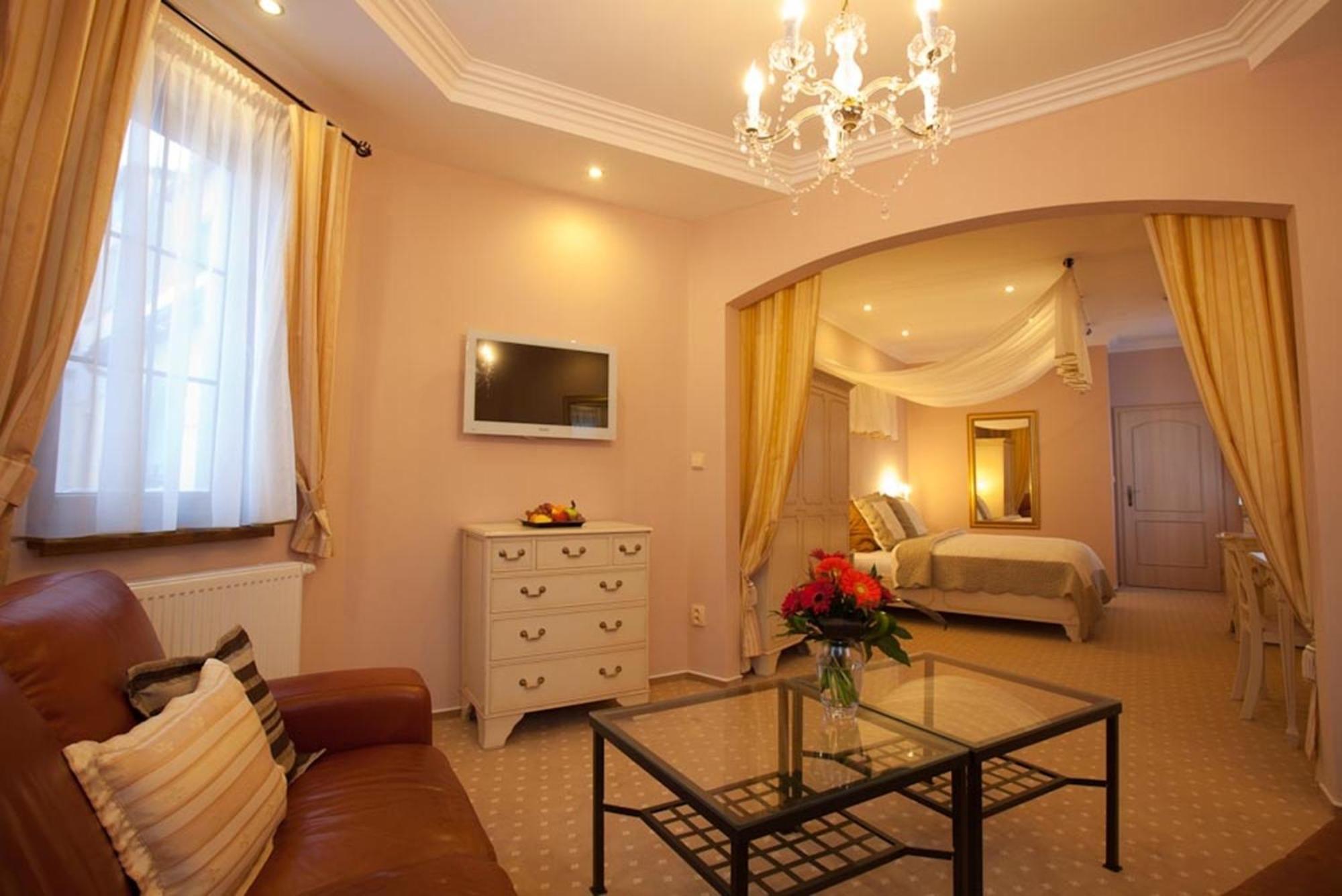 Double Room Princess Suite,691330485:JPEG